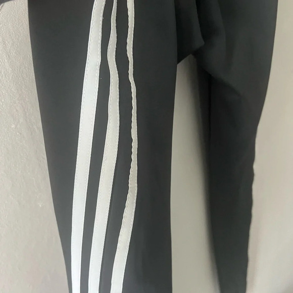 🛍️Adidas Climate Performance Black Leggings Size XS - Picture 3 of 6